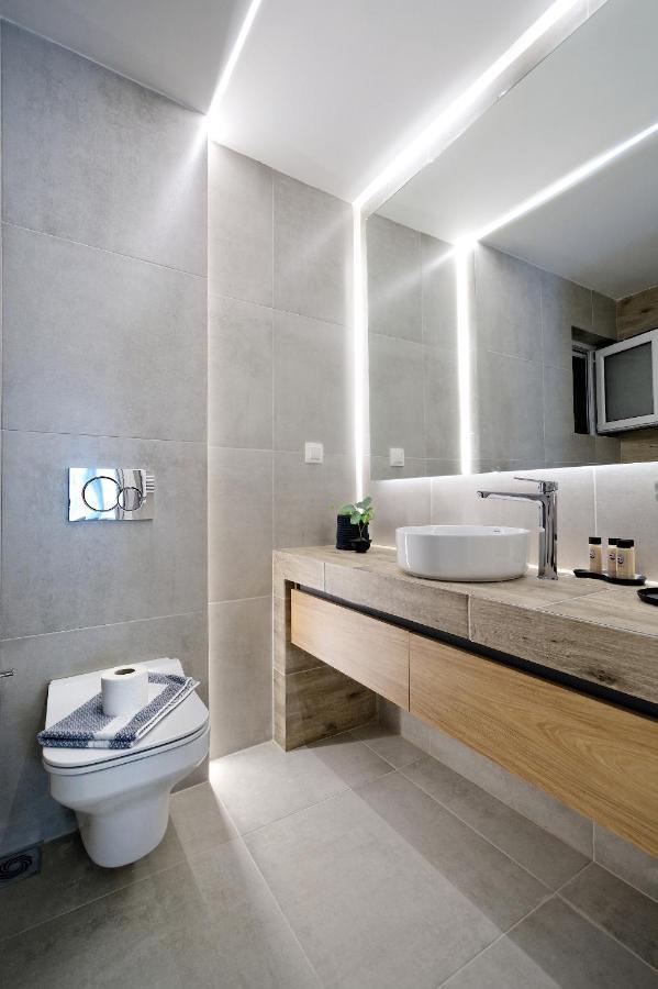 Elegant Big Apartment In Athens Center With Balcony Ngoại thất bức ảnh