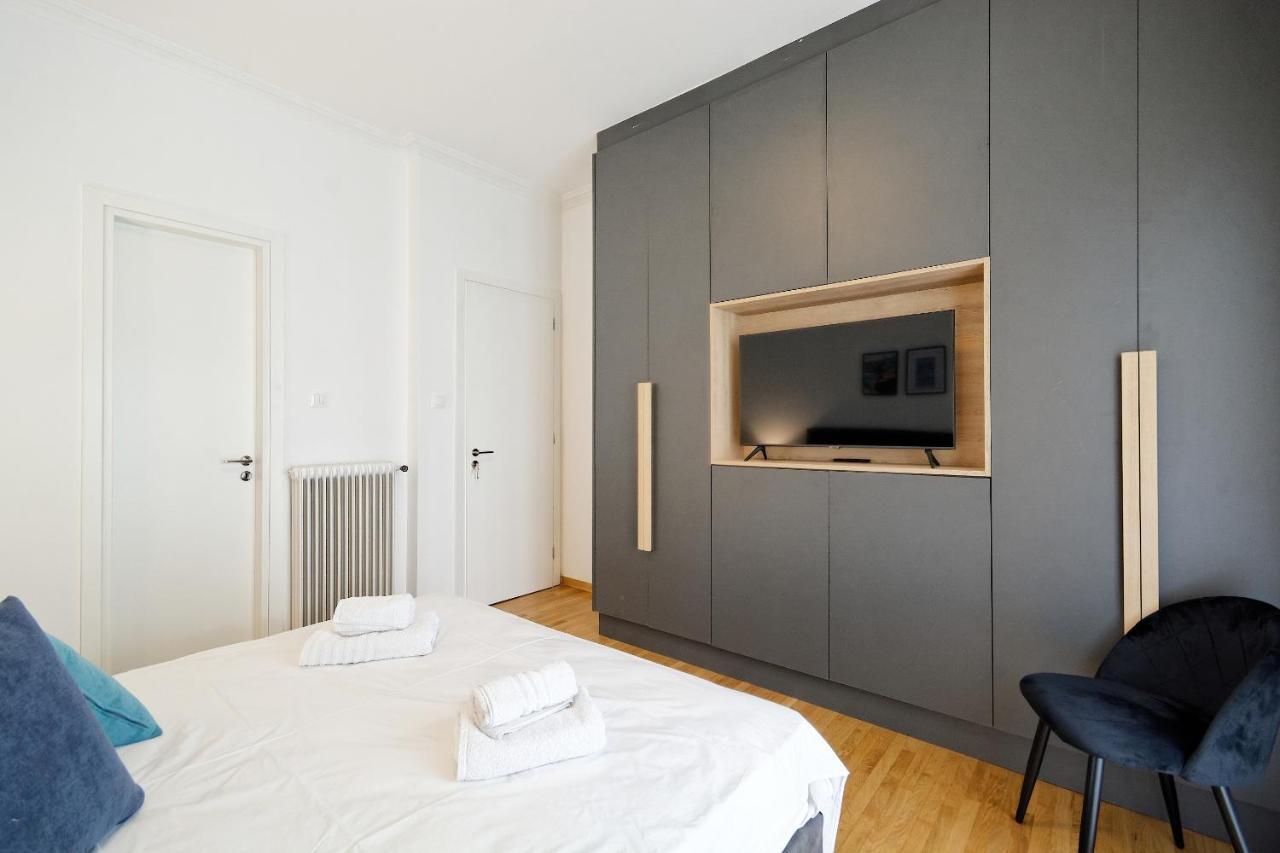 Elegant Big Apartment In Athens Center With Balcony Ngoại thất bức ảnh
