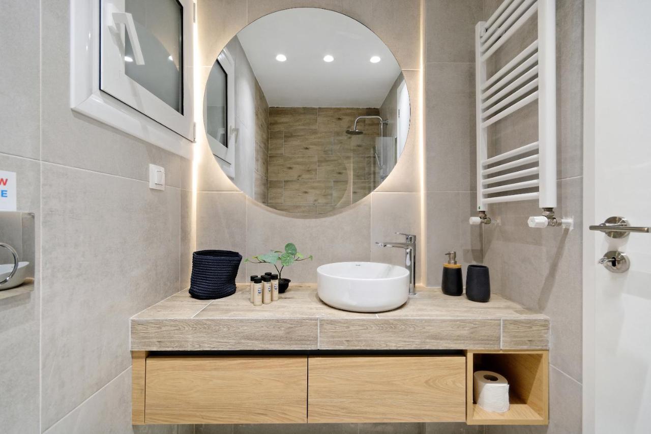 Elegant Big Apartment In Athens Center With Balcony Ngoại thất bức ảnh