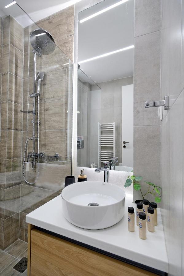 Elegant Big Apartment In Athens Center With Balcony Ngoại thất bức ảnh